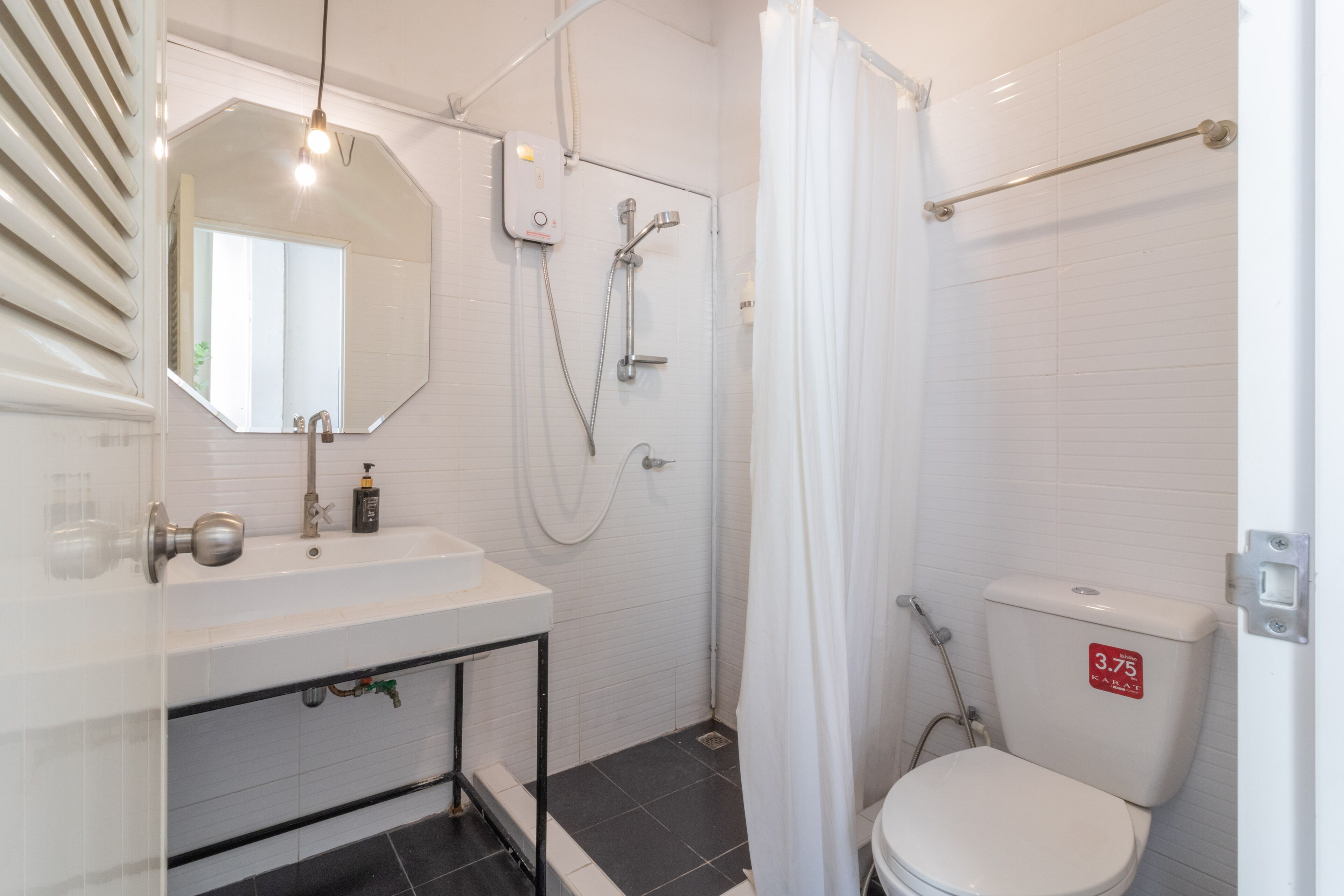 Foto - Beige Poshtels + Netflix