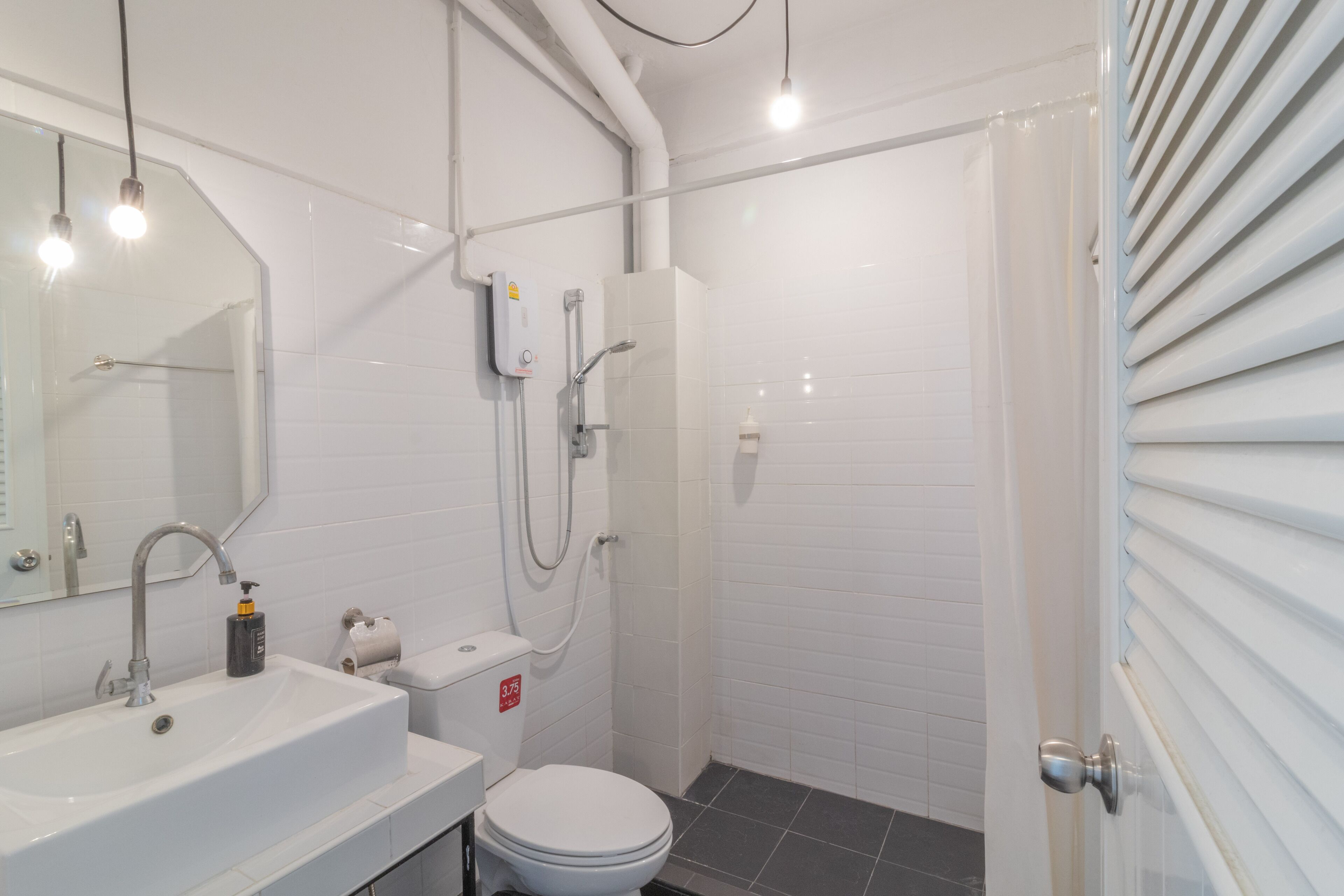 Foto - Beige Poshtels + Netflix