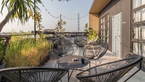 Terrace/patio - Beige Poshtels - Hostel (Bangkok)