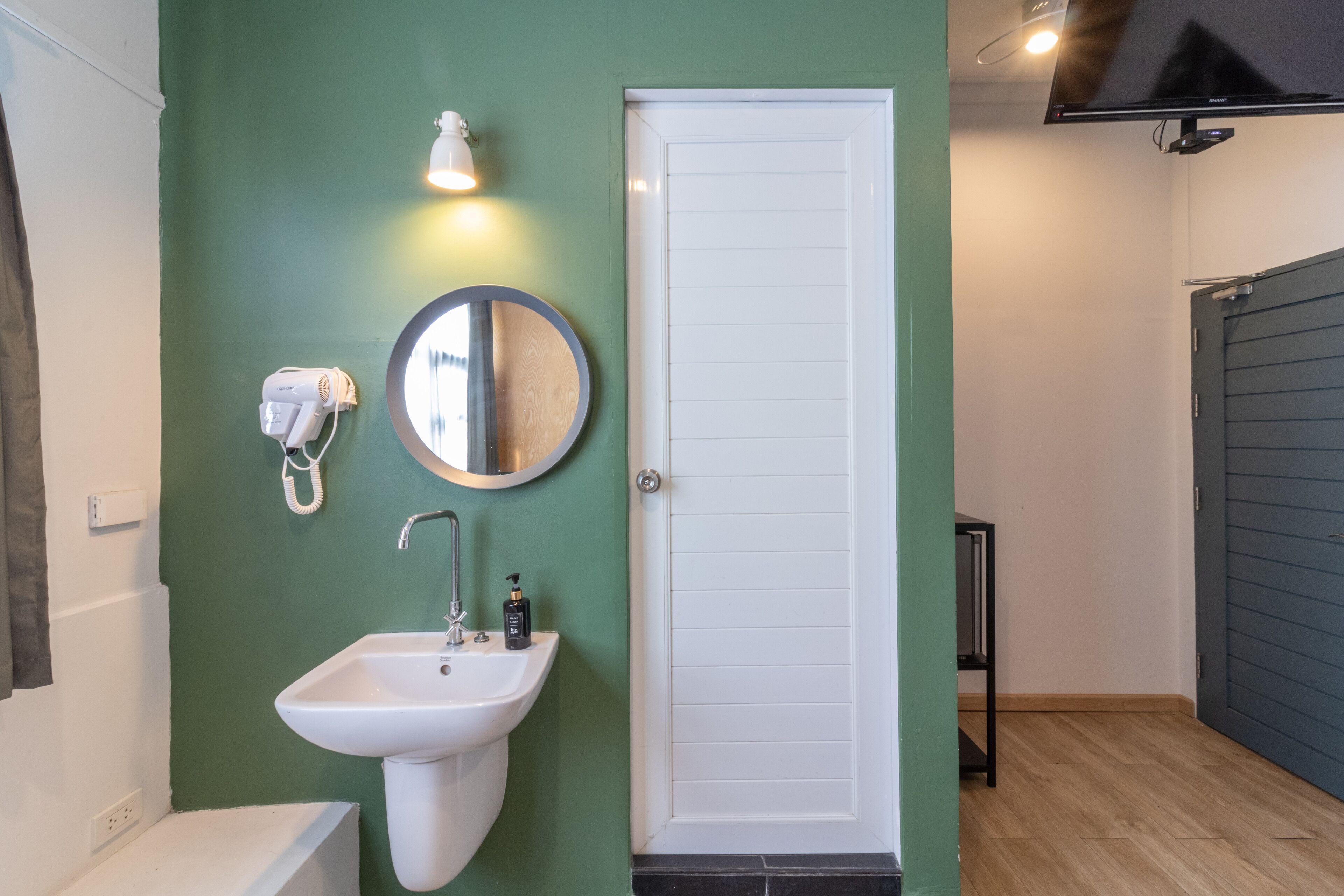 Foto - Beige Poshtels + Netflix