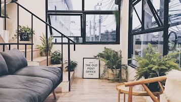 Coin salon dans le hall