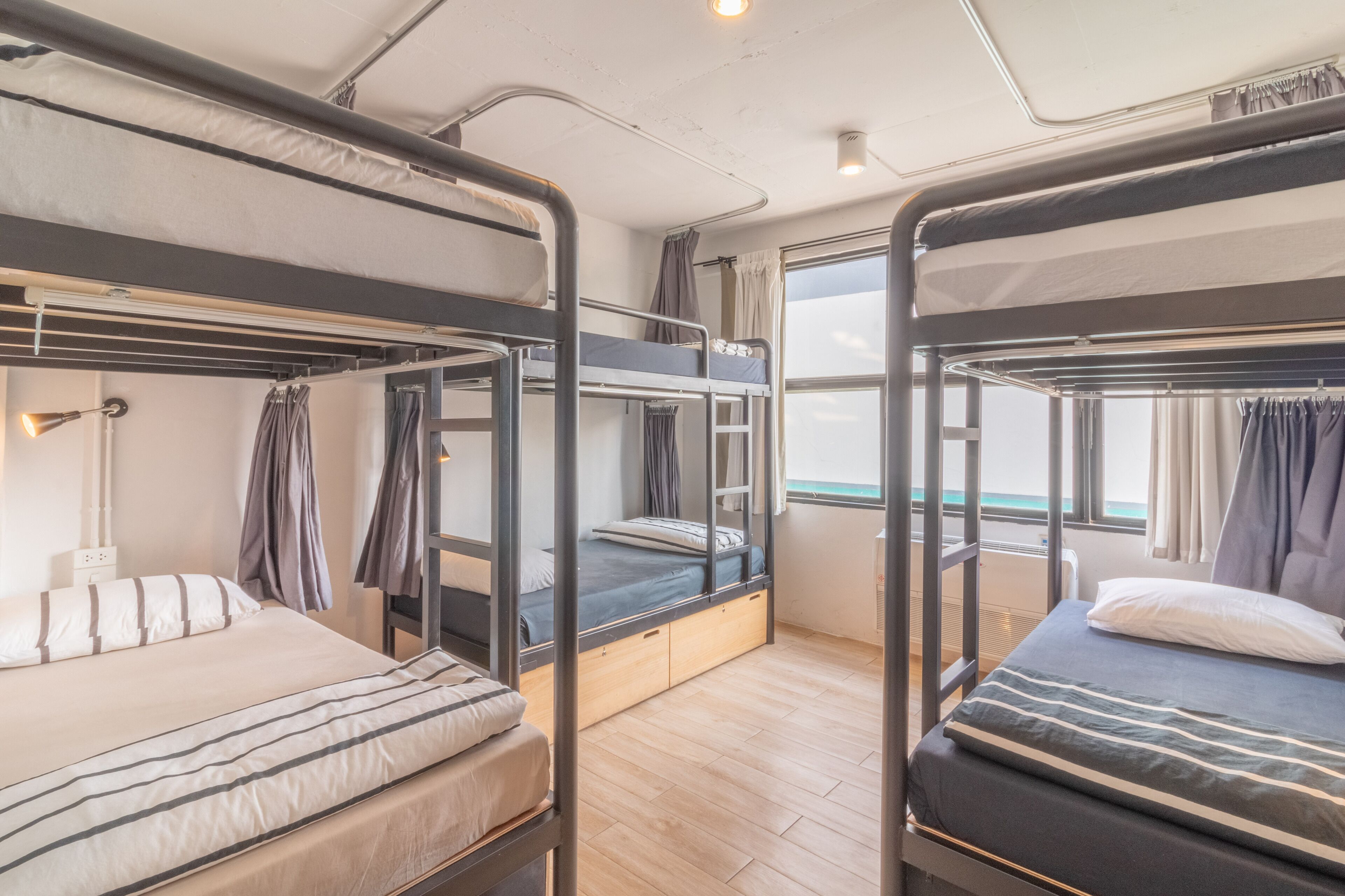 Foto - Beige Poshtels + Netflix