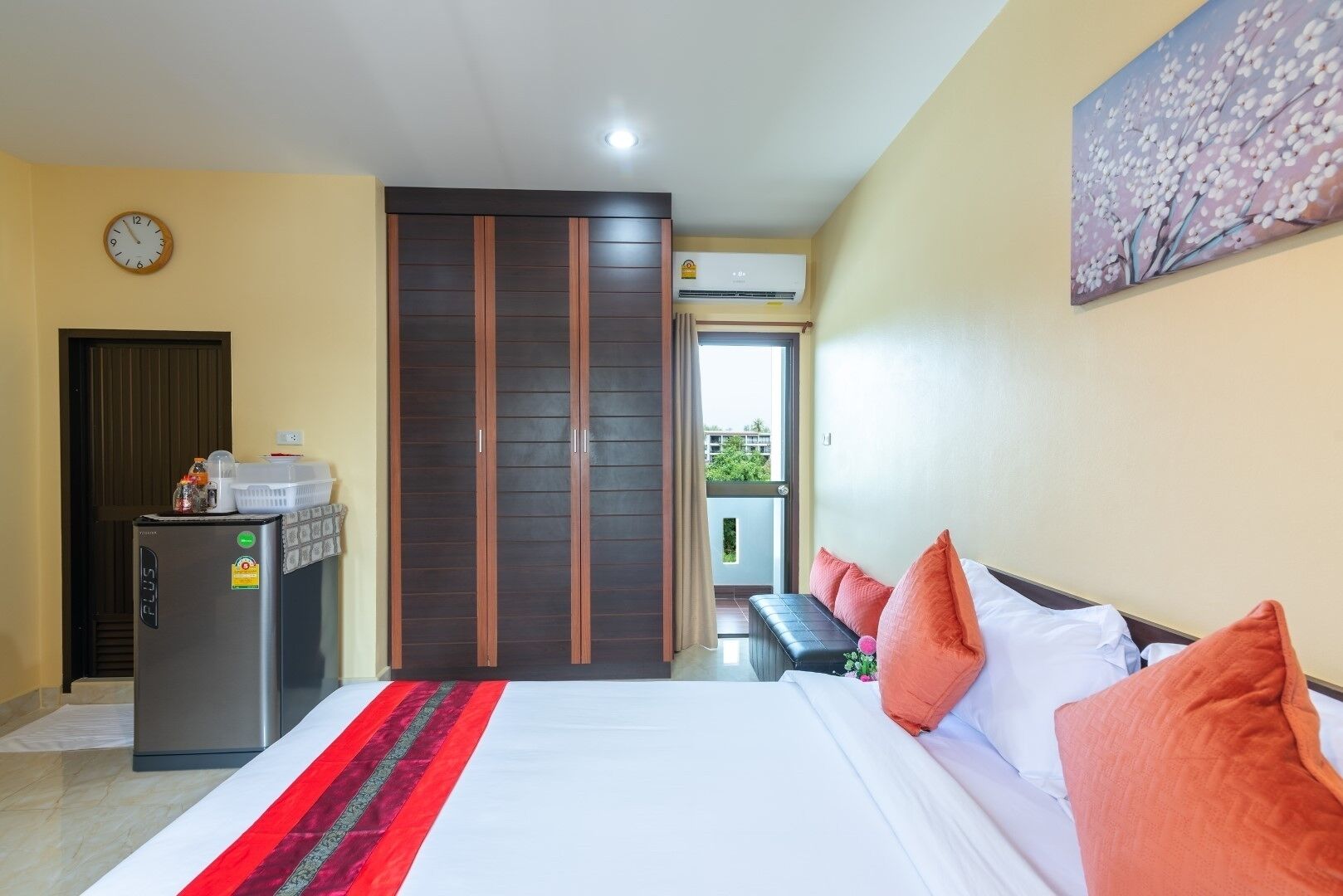 studio | individually decorated, blackout curtains, free wifi, bed sheets