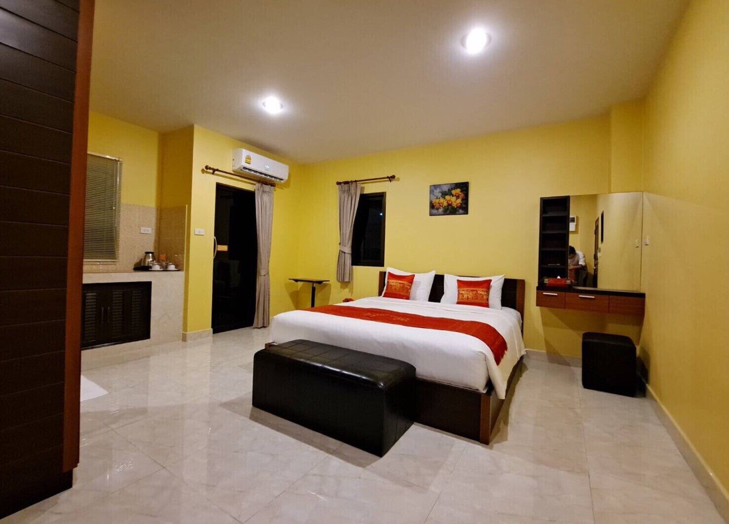 double room | individually decorated, blackout curtains, free wifi, bed sheets