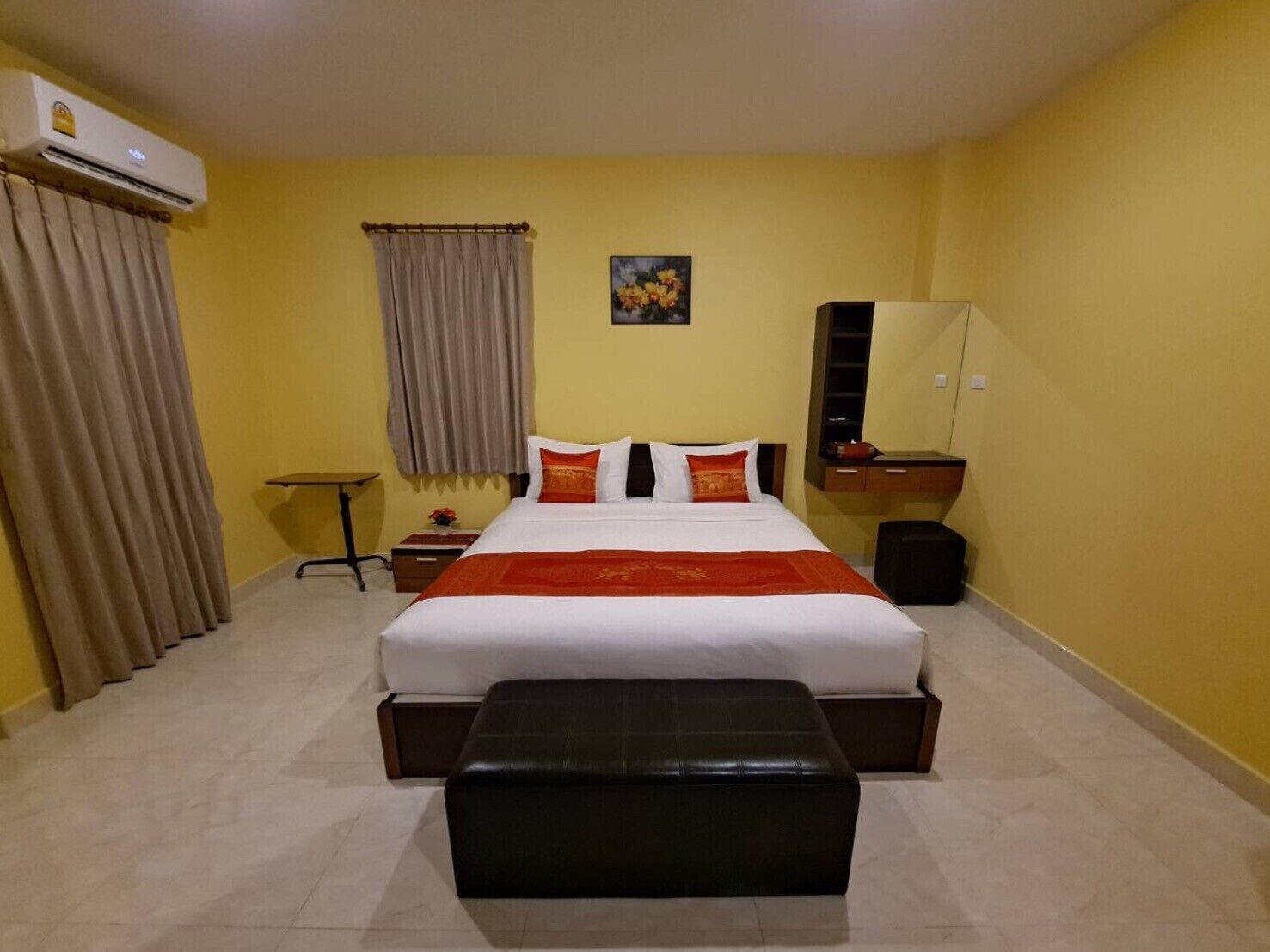 double room | individually decorated, blackout curtains, free wifi, bed sheets