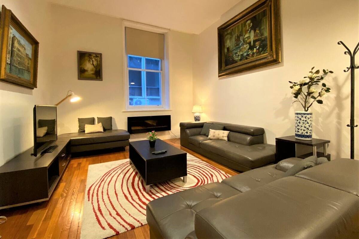 Apartamento conforto, 3 quartos | Área de estar | TV de tela plana