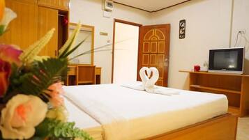 1 bedroom, desk, rollaway beds, free WiFi