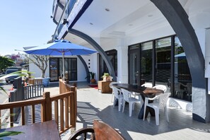 屋外ダイニングエリア