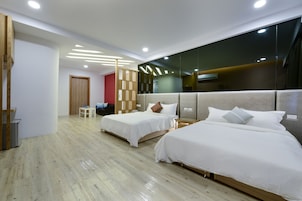 Blackout curtains, soundproofing, free WiFi, bed sheets