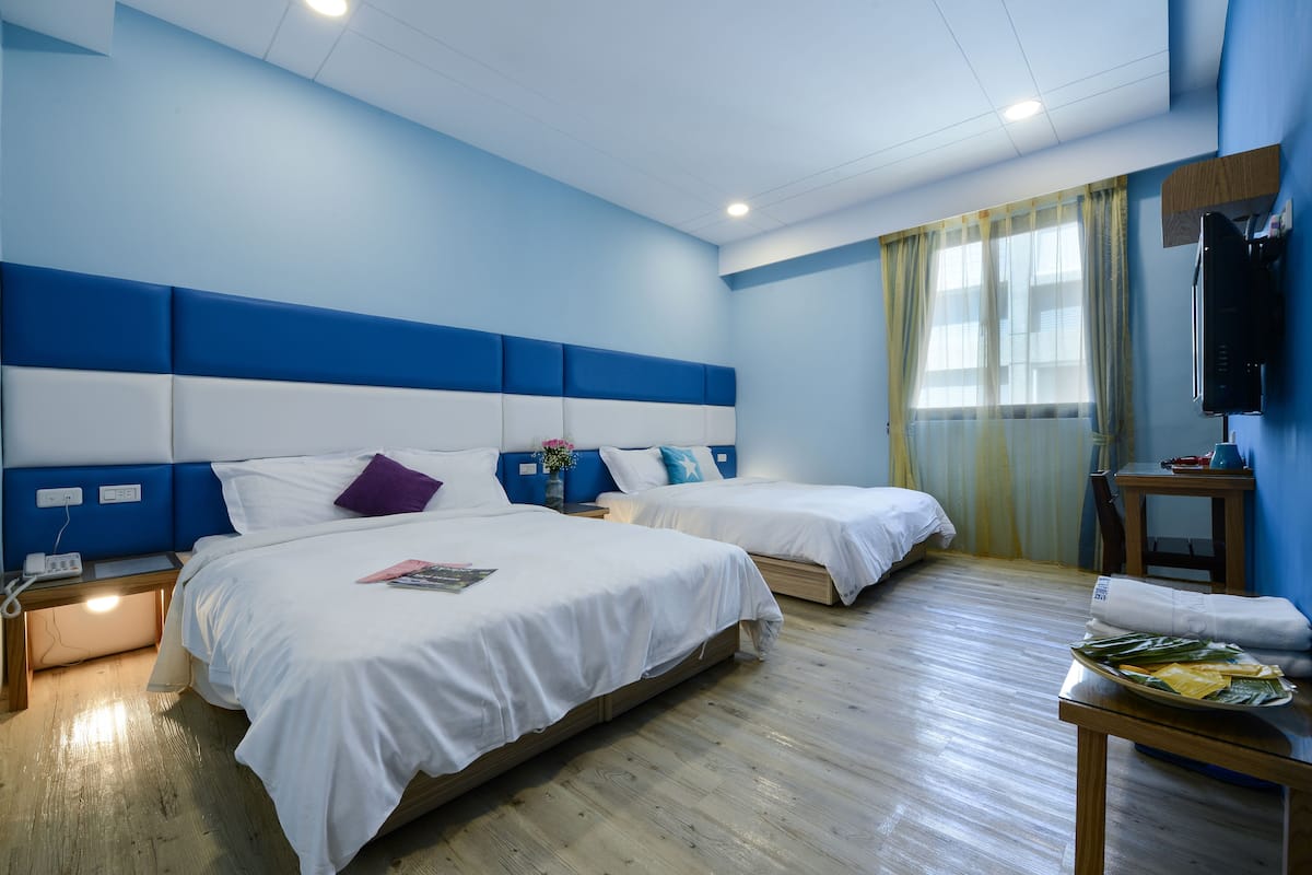 Habitación cuádruple estándar | Cortinas opacas, sistema de insonorización, wifi gratis y ropa de cama