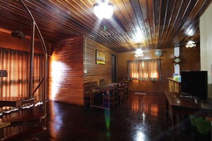 Holiday Home | Coin séjour | Télévision