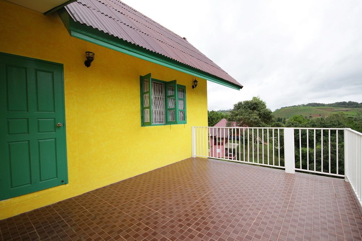 8 Bedroom Home | ลานระเบียง/นอกชาน