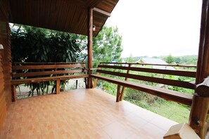 3 Bedroom Home | Terrace/patio