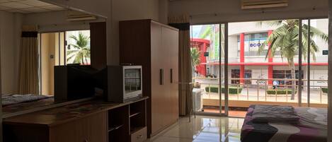 Standard Double Room | Desk, blackout drapes, soundproofing, iron/ironing board