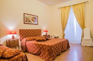 Triple Room | In-room safe, desk, free cribs/infant beds, free WiFi - Gioielli di Cornelia (Rome)