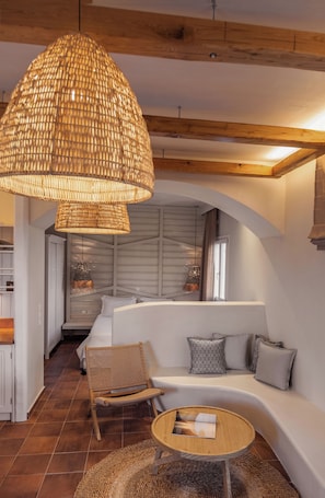 Minibar, in-room safe, desk, free cots/infant beds - Kimolia Gi Studios (Kimolos)