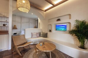 Minibar, in-room safe, desk, free cots/infant beds - Kimolia Gi Studios (Kimolos)