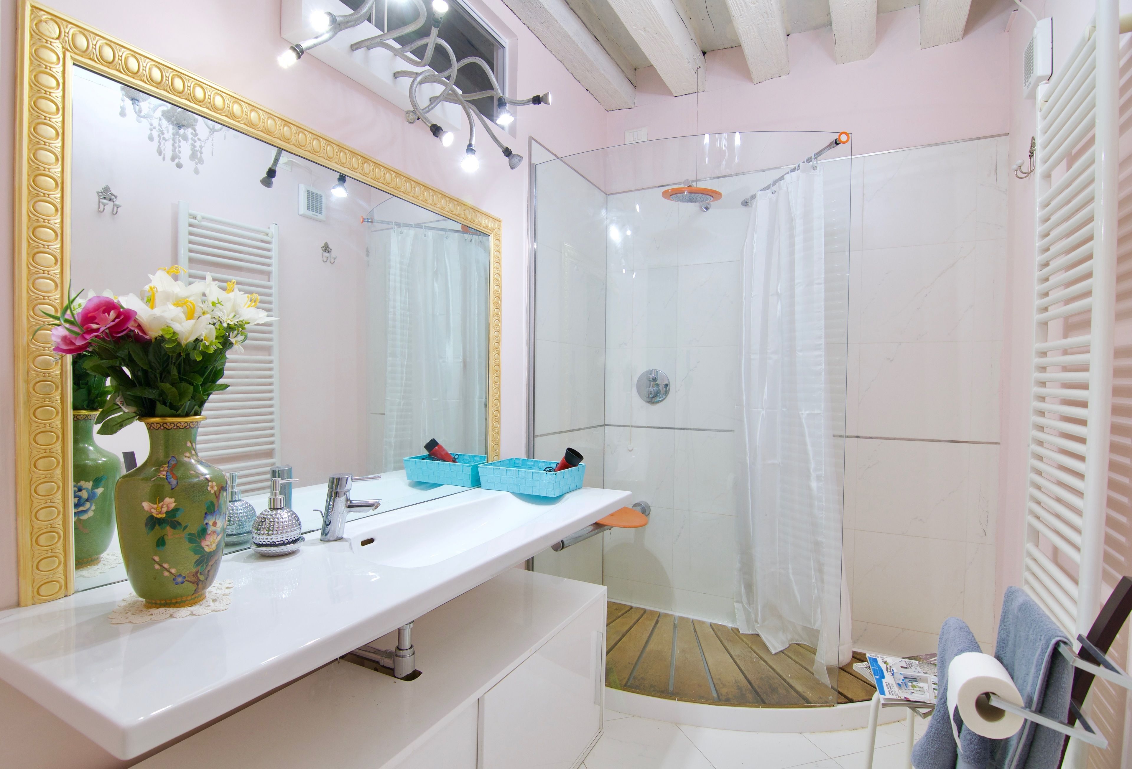 Appartement, 2 slaapkamers | Badkamer | Een douche, gratis toiletartikelen, een haardroger, een bidet