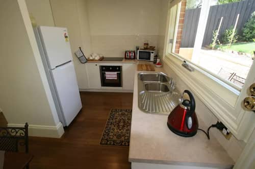 Cottage, 3 Bedrooms | Private kitchen