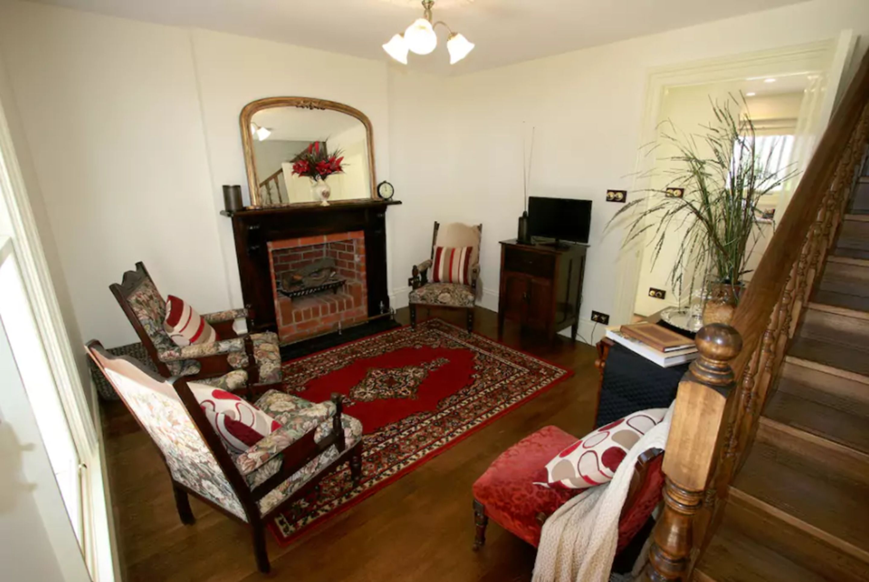 Cottage, 3 Bedrooms | Living room | Flat-screen TV, fireplace