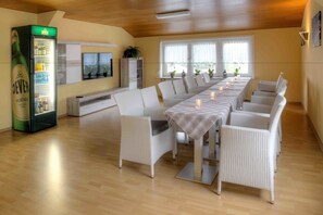 Lobby sitting area - Hotel Zum Alten Fährhaus (Wrohm)