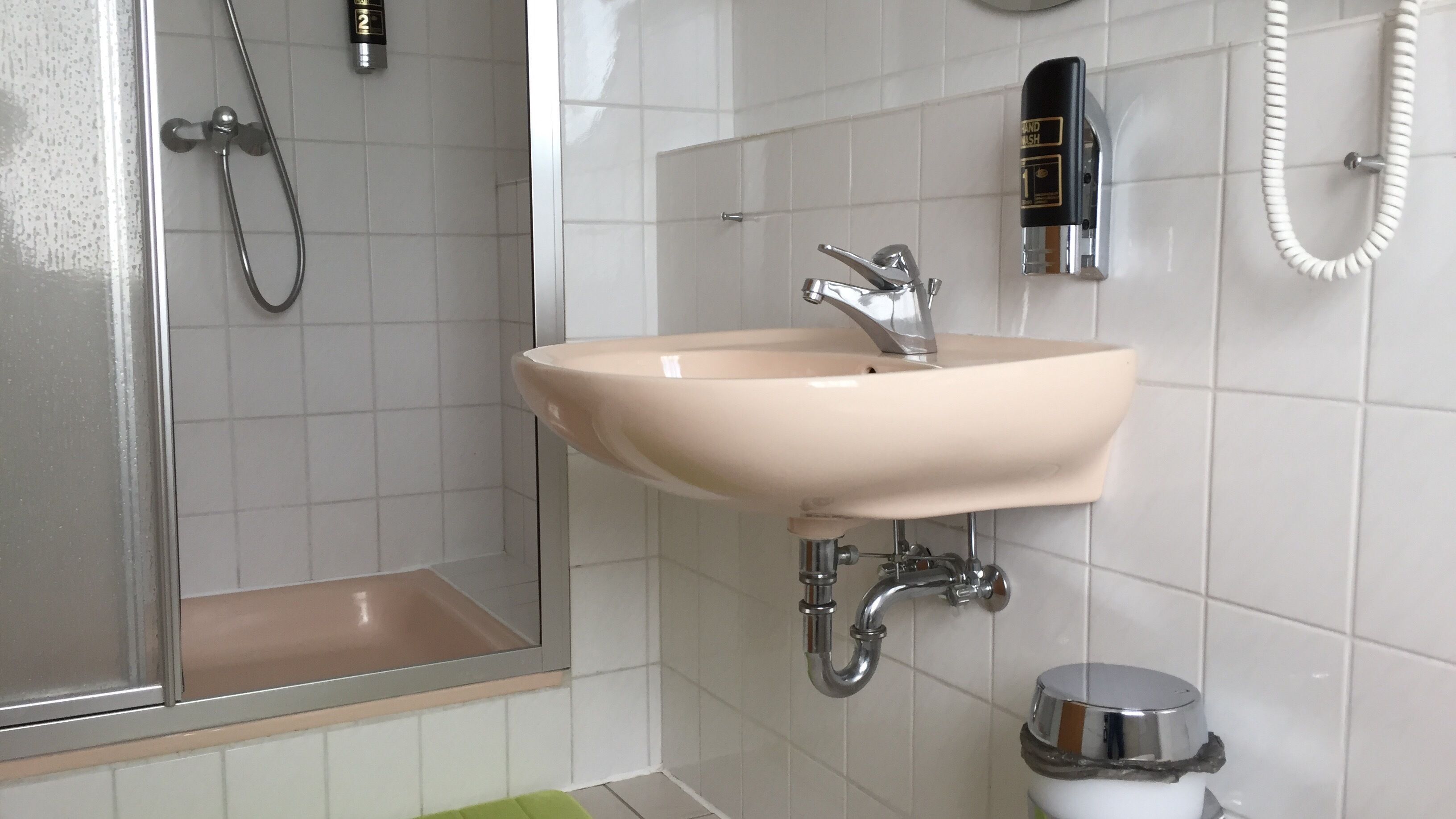 double room | bathroom | shower, free toiletries, hair dryer, towels