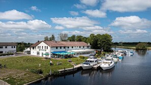Exterior - Hotel Zum Alten Fährhaus (Wrohm)