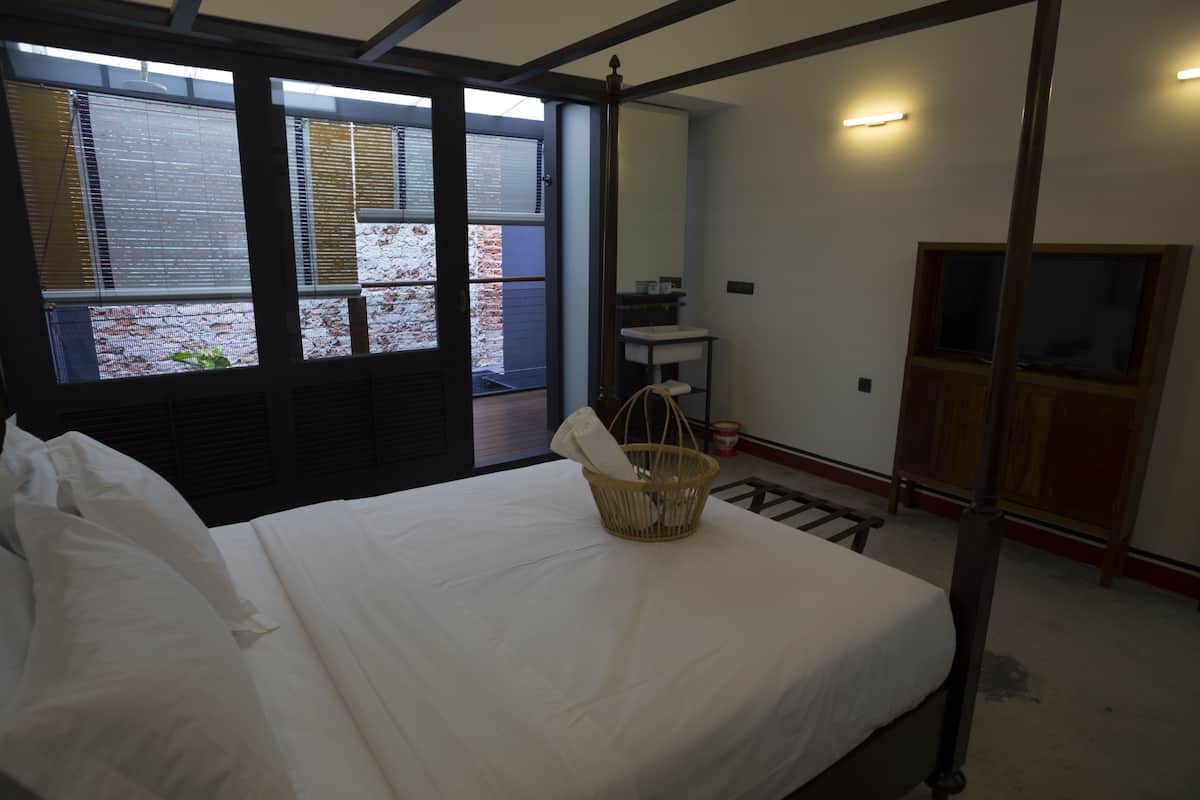 Deluxe tweepersoonskamer, 1 queensize bed, balkon | Een kluis op de kamer, een strijkplank/strijkijzer, gratis wifi