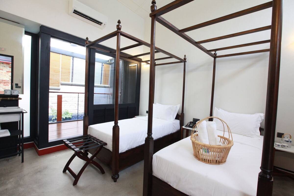 Standaard Twin kamer, 2 eenpersoonsbedden, balkon | Kameruitzicht
