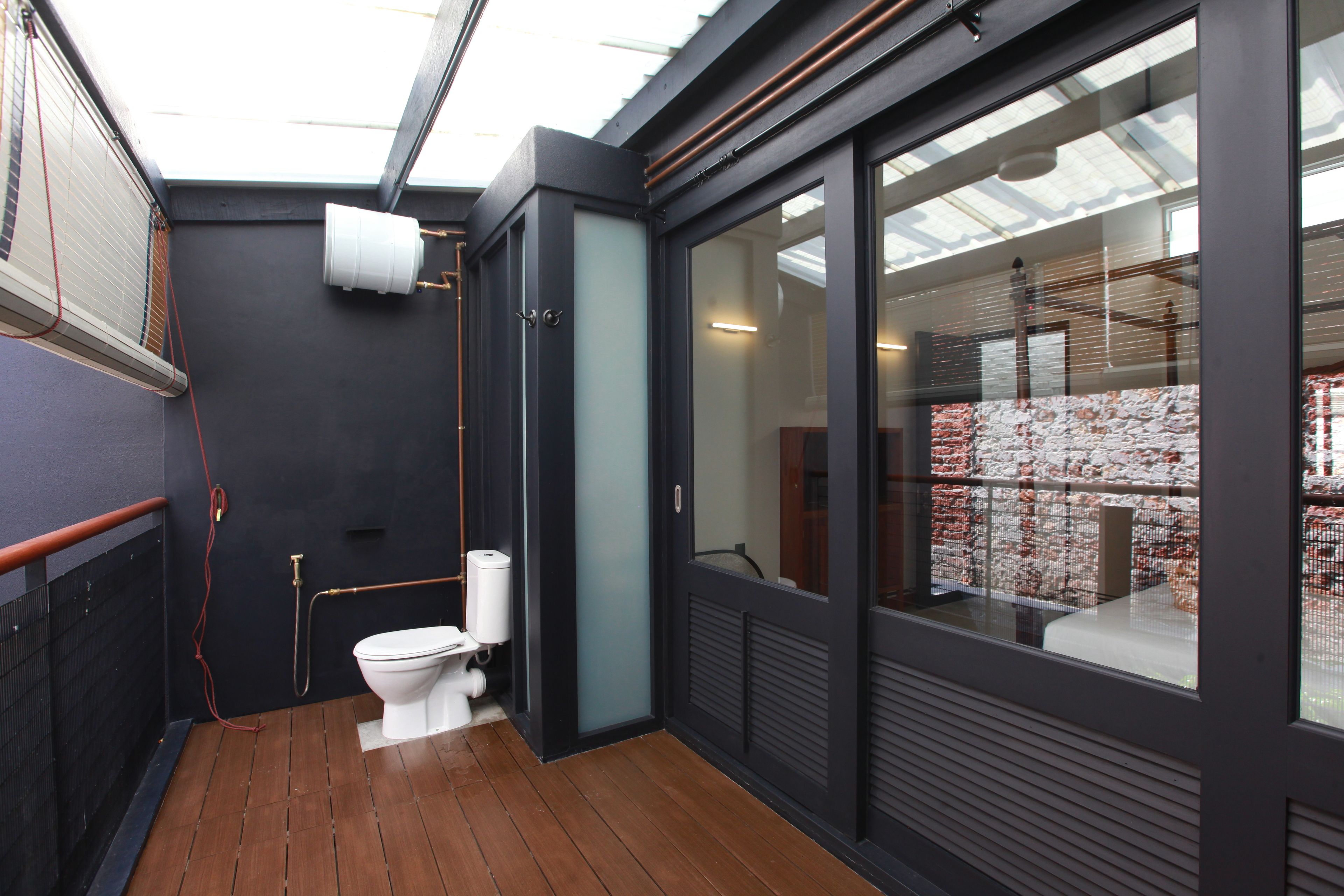 shower, free toiletries, hair dryer, slippers