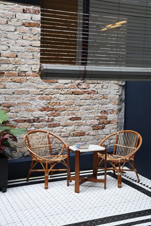 Chambre Signature avec lits jumeaux, 2 lits une place, vue cour intérieure | Vue sur le jardin