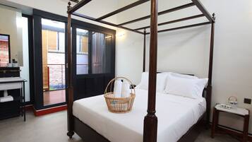 Deluxe Double Room, 1 Queen Bed, Balcony, Garden View | In-room safe, iron/ironing board, free WiFi, bed sheets