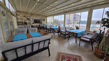 0-Zoll-LCD-Fernseher mit Satellitenempfang, Fernseher