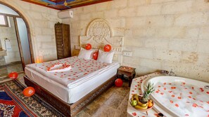 King Room with Jacuzzi | Bettwäsche aus ägyptischer Baumwolle, hochwertige Bettwaren