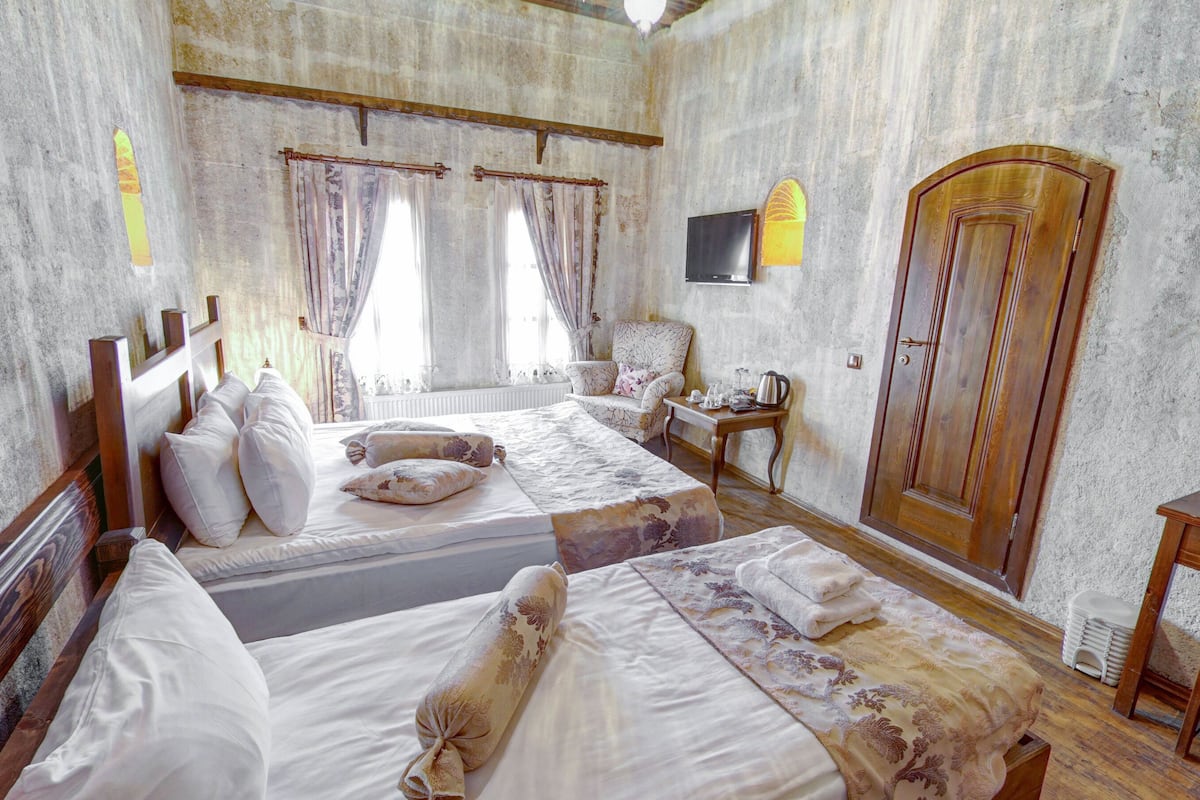 1 bedroom, egyptian cotton sheets, premium bedding, select comfort beds