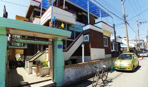 Front of property - Gangneung Station Guesthouse (Gangneung)