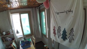 Family Room (Koreans Not Allowed) | Ruang tamu