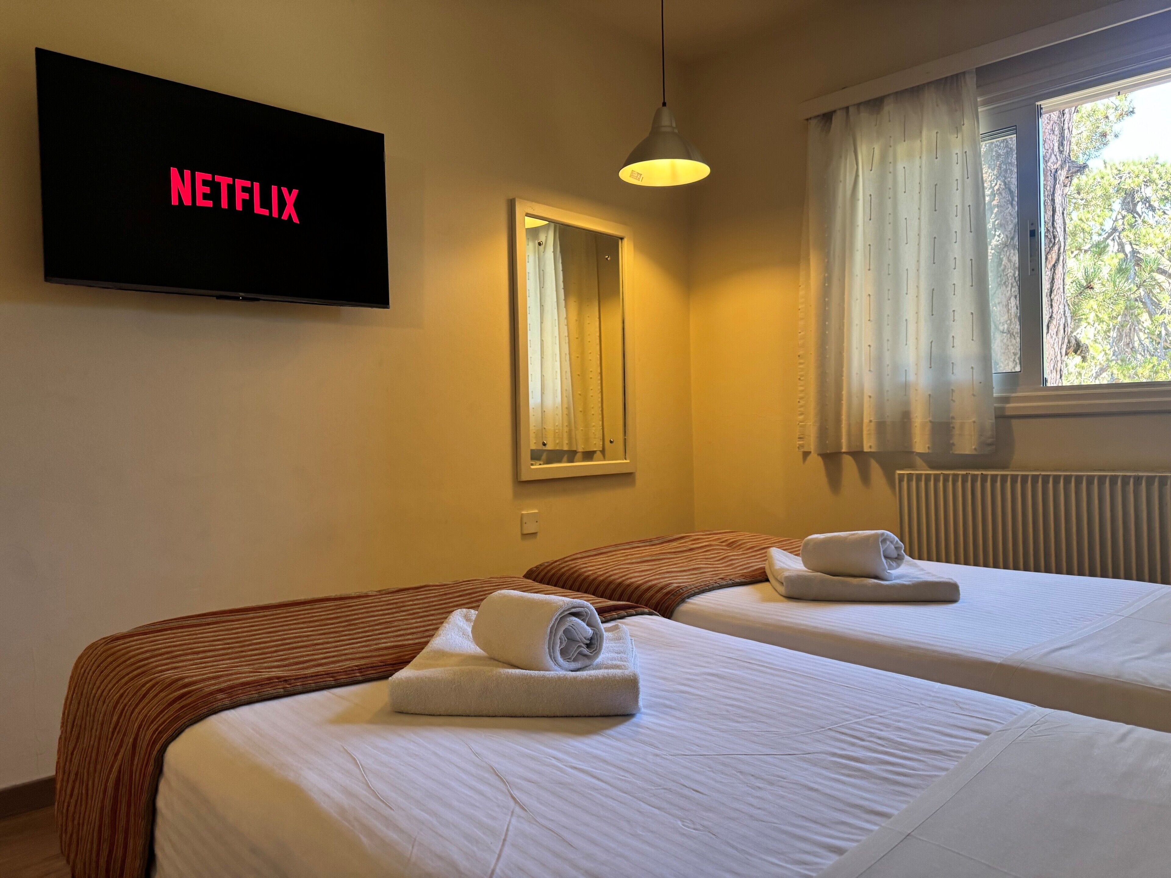 double or twin room | in-room safe, desk, free wifi, bed sheets