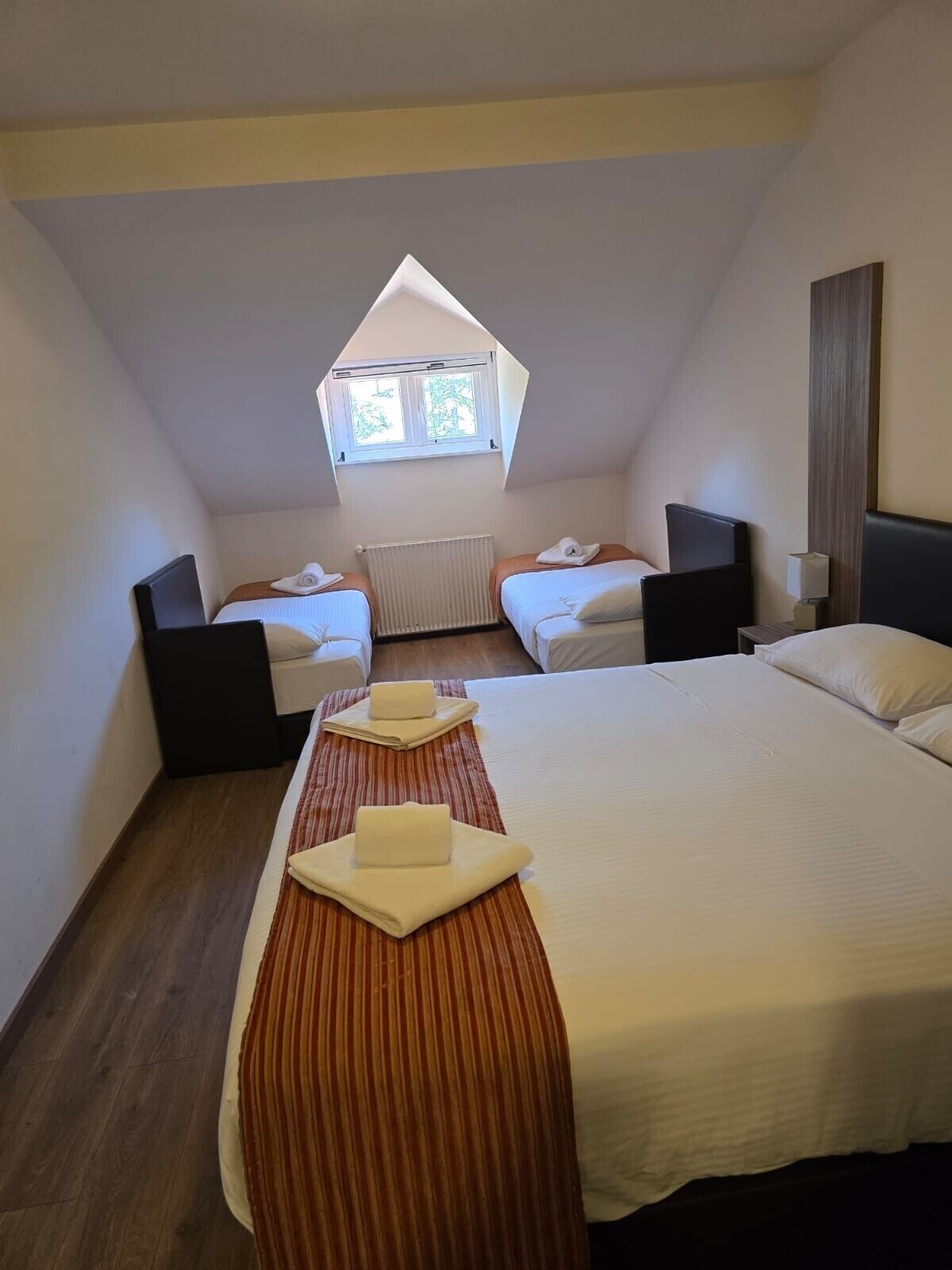 double or twin room | in-room safe, desk, free wifi, bed sheets