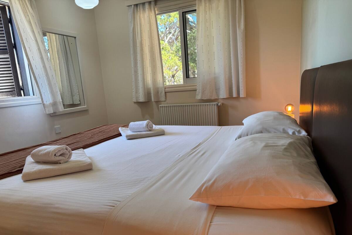 Double or Twin Room | In-room safe, desk, free WiFi, bed sheets