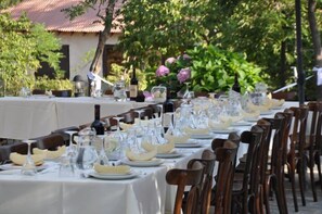 Khu tổ chức đại tiệc ngoài trời