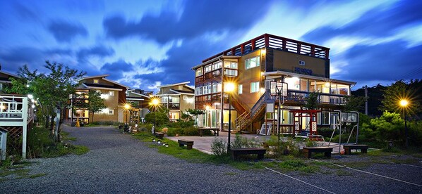 Front of property - evening/night - Favian Guest House (Gyeongju)