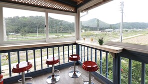 Dormitorio compartido, solo para mujeres | Porche