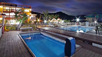 Seasonal outdoor pool