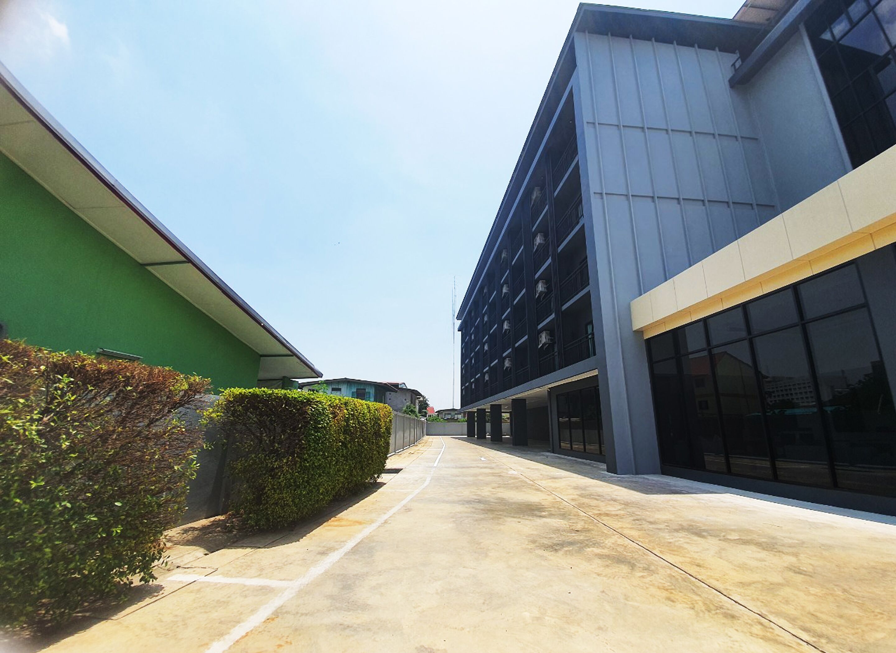 المنشأة من الخارج