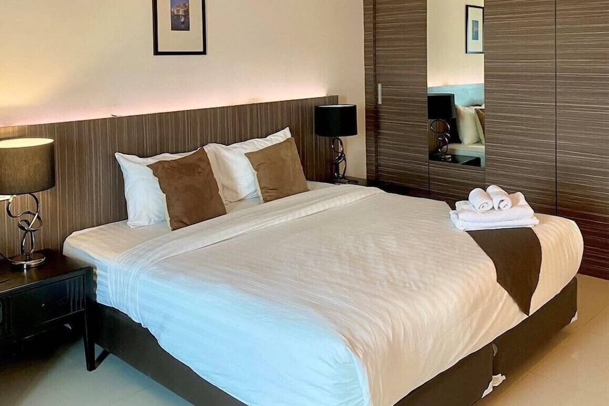 Desk, WiFi (free), bed sheets