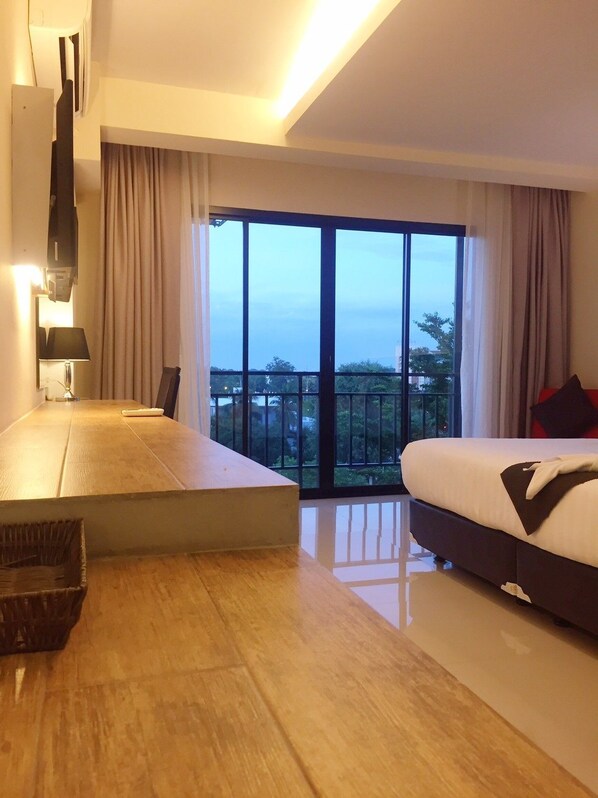 Deluxe Double Room with Bathtub  | Desk, free WiFi, bed sheets - The Harmony Ville (Phitsanulok)