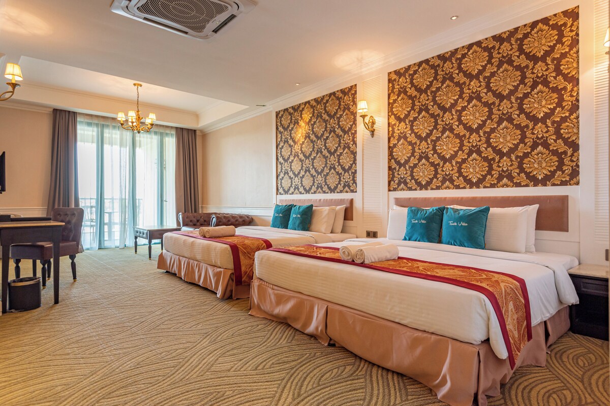 Deluxe king with jacuzzi | Minibar, skrivebord, strykejern/-brett og wi-fi (inkludert)