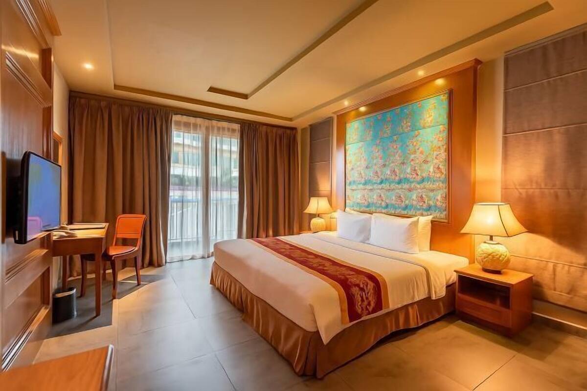1 bedroom, minibar, desk, iron/ironing board