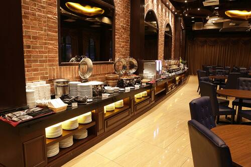 Buffet déjeuner servi tous les jours en supplément